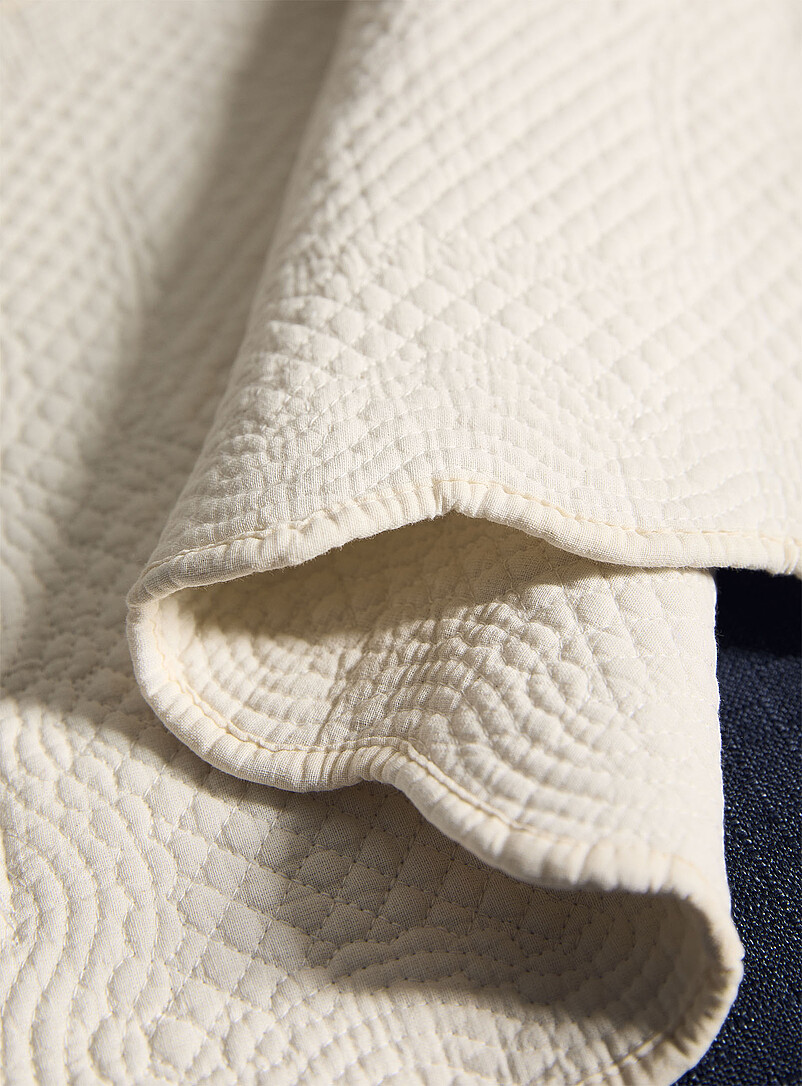 Rectangular ornamental topstitched placemat product image 2