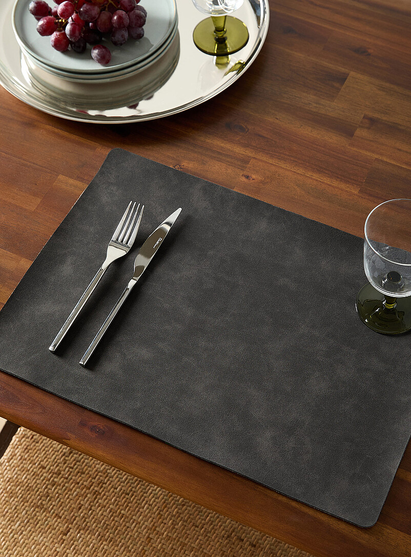 Suede-effect placemat product image (primary)