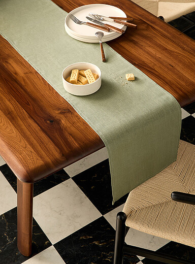 Le chemin de table pur lin vert eucalyptus 35 x 230 cm