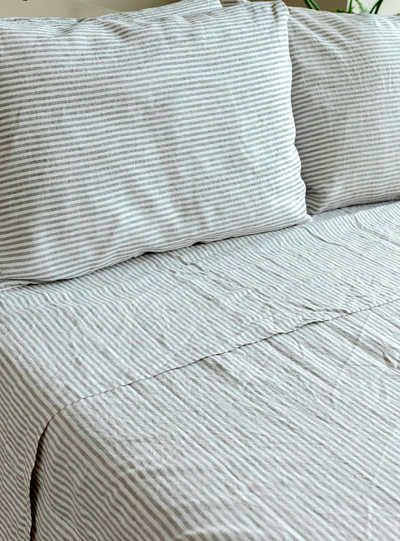 Wilet Patterned Grey Striped pure pre-washed linen bedsheet set Suitable for a queen-size mattress