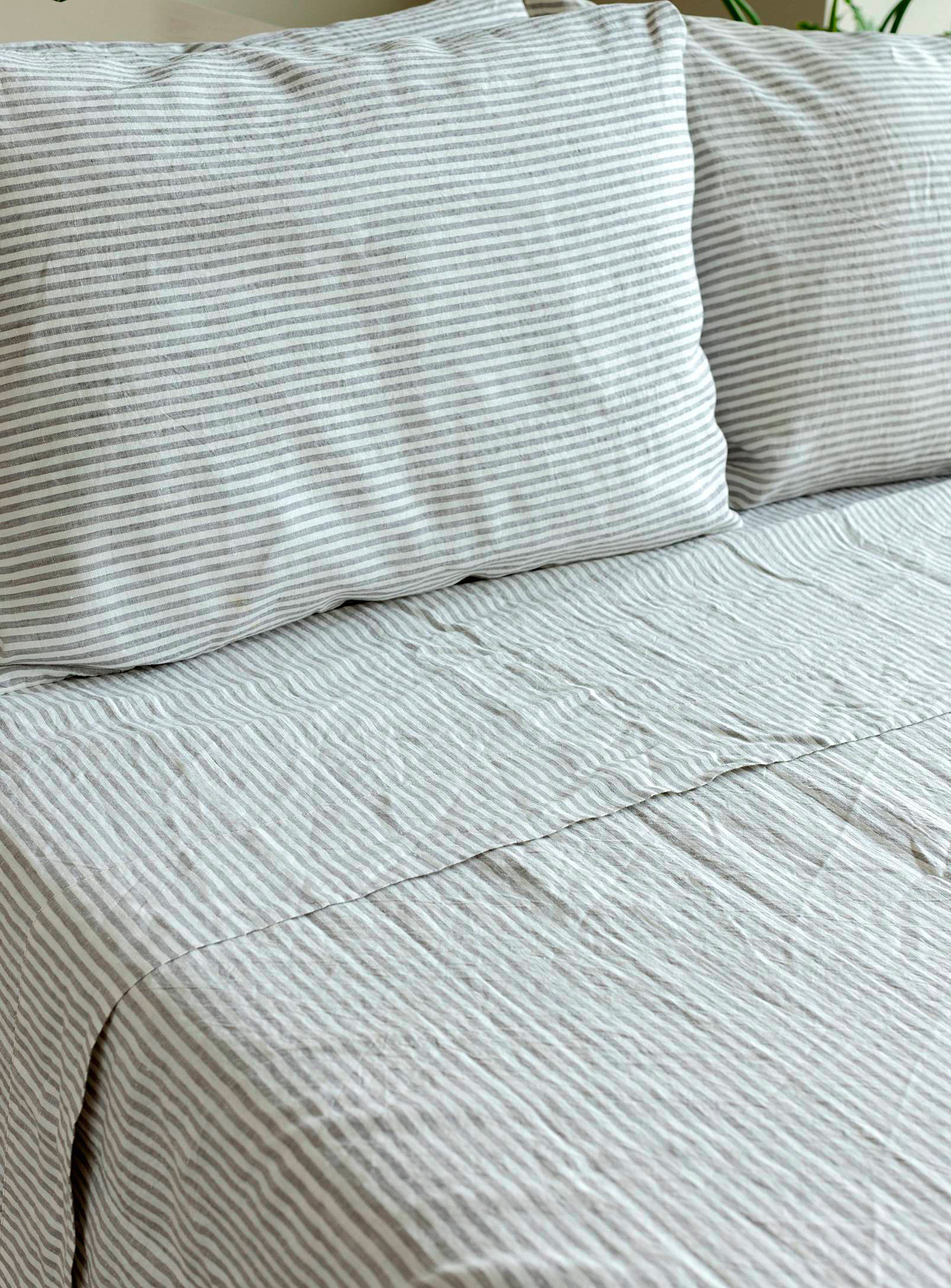 Wilet Striped Pure Pre-washed Linen Bedsheet Set Suitable For A Queen-size Mattress In Patterned Grey