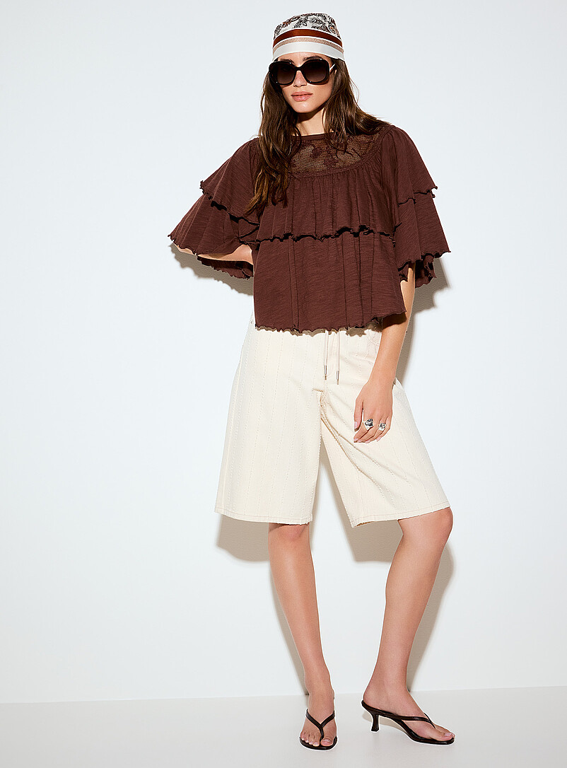Ic&ocirc;ne Brown Ruffled crocheted-neck T-shirt for women