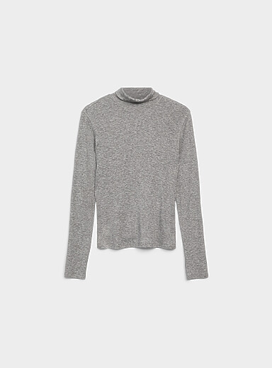 Le chandail fin tricot ultradoux col roul&eacute;