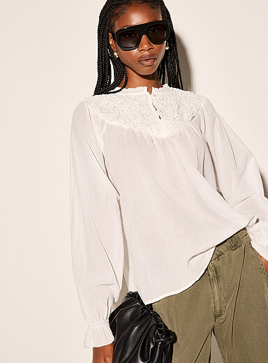 La blouse champ&ecirc;tre encolure smock&eacute;e