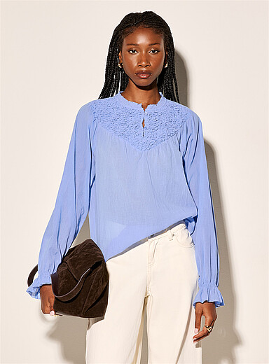 La blouse champ&ecirc;tre encolure smock&eacute;e