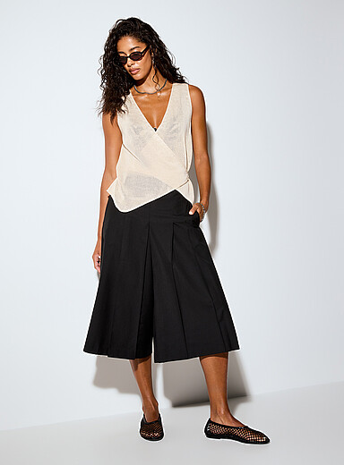 Ic&ocirc;ne Black Pleated gauchos for women