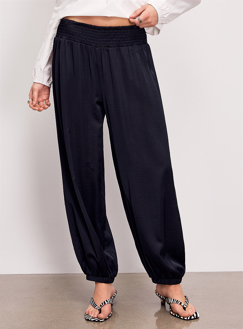 Ic&ocirc;ne Green Flowy satin smock-waist jogger for women