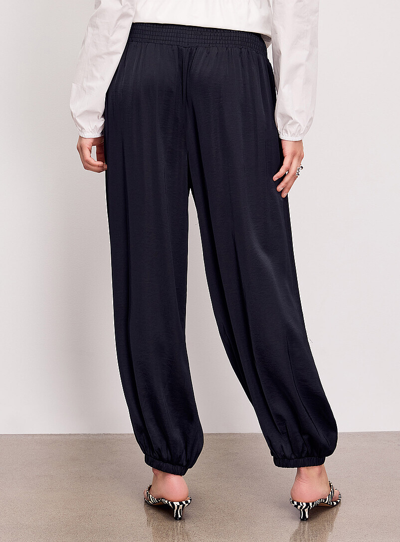 Ic&ocirc;ne: Le jogger taille smock&eacute;e satin fluide Vert pour femme