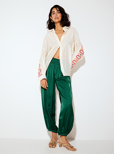 Ic&ocirc;ne: Le jogger taille smock&eacute;e satin fluide Vert pour femme