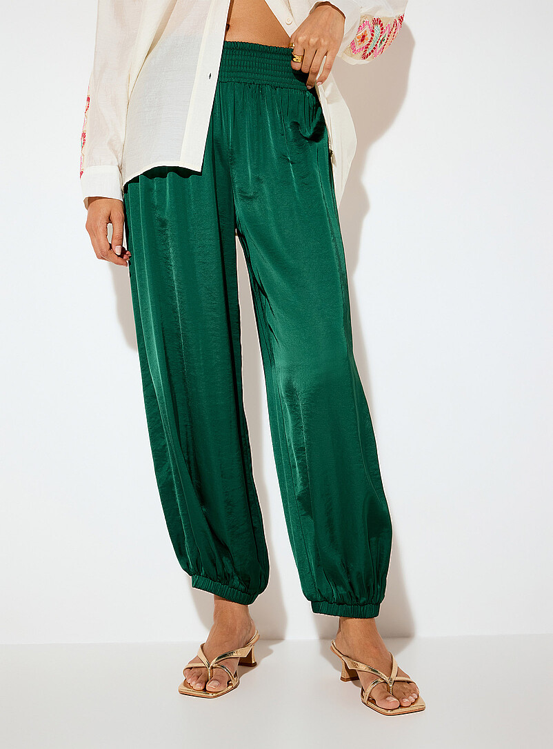 Ic&ocirc;ne Green Flowy satin smock-waist jogger for women