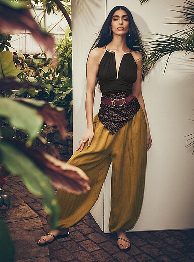 Le pantalon ballon ample chevilles &eacute;lastiques