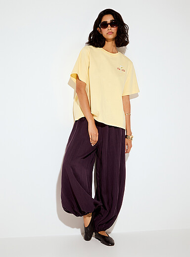 Le pantalon ballon ample chevilles &eacute;lastiques