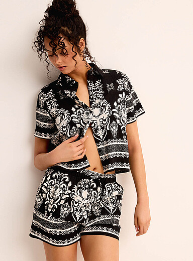 Ornamental pattern cropped shirt