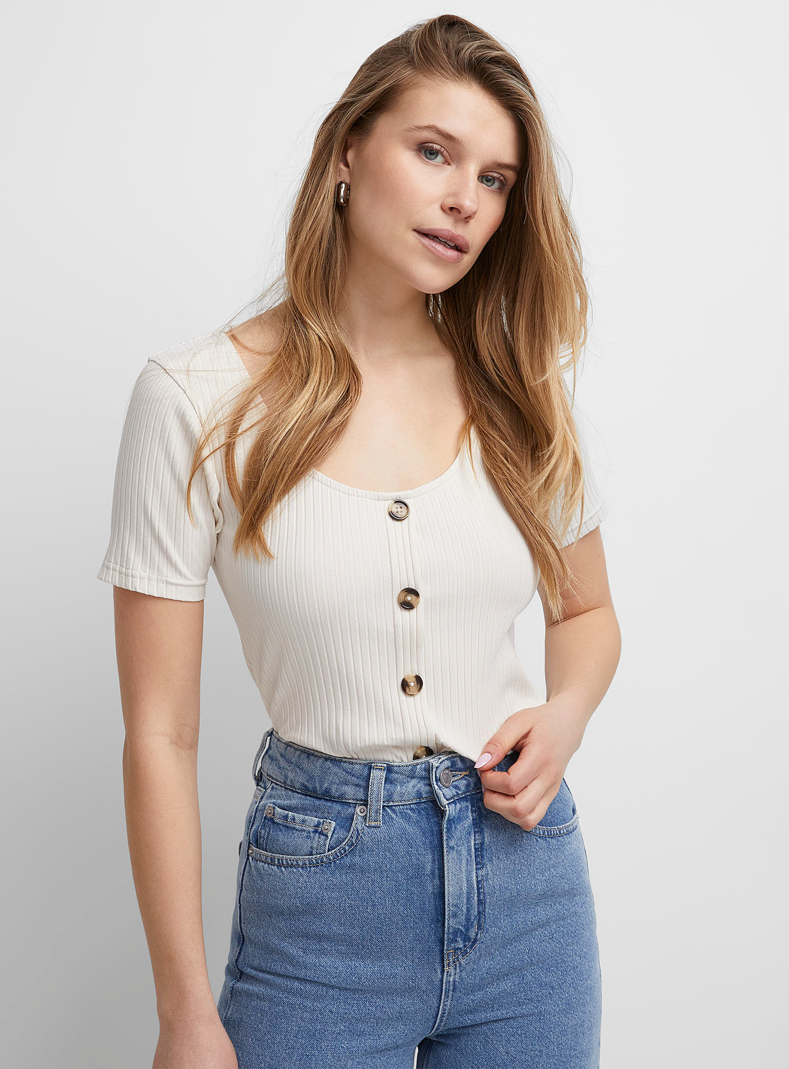 Icone Tortoiseshell Button Ribbed T-shirt In Ivory White