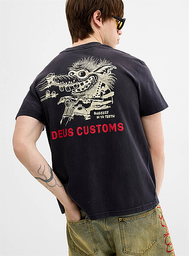 Le t-shirt graphique d&eacute;lav&eacute; Bugzzz