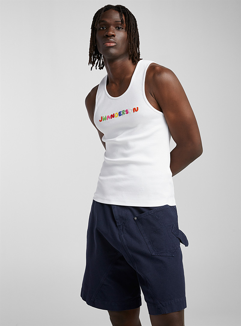 JW Anderson: La camisole signature multicolore Blanc pour homme