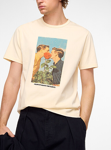 JW Anderson: Le t-shirt imprim&eacute; r&eacute;tro rose et baiser Blanc cass&eacute; pour homme