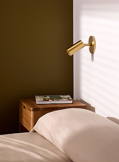 Stanly brass single-beam light fixture
