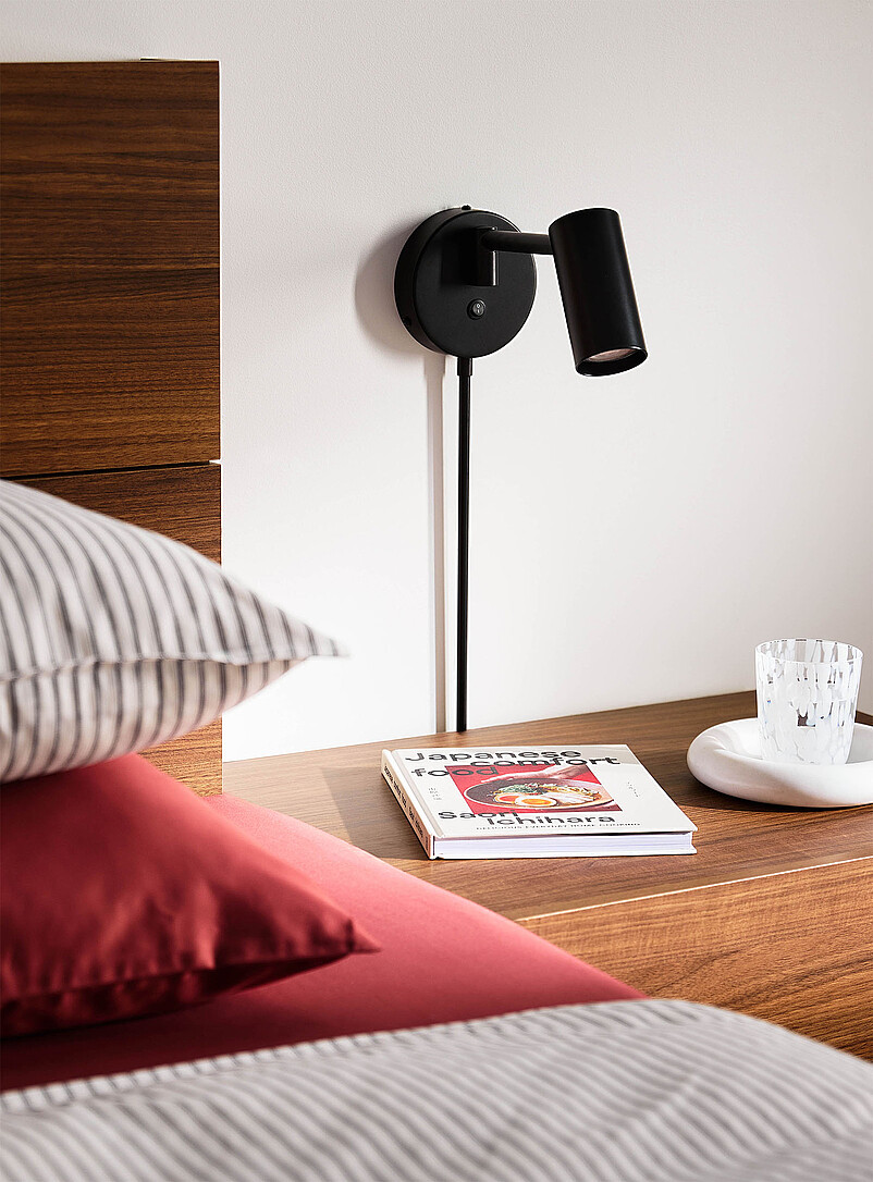 Stanly Articulated Arm Matte Black Single-Beam Light Fixture