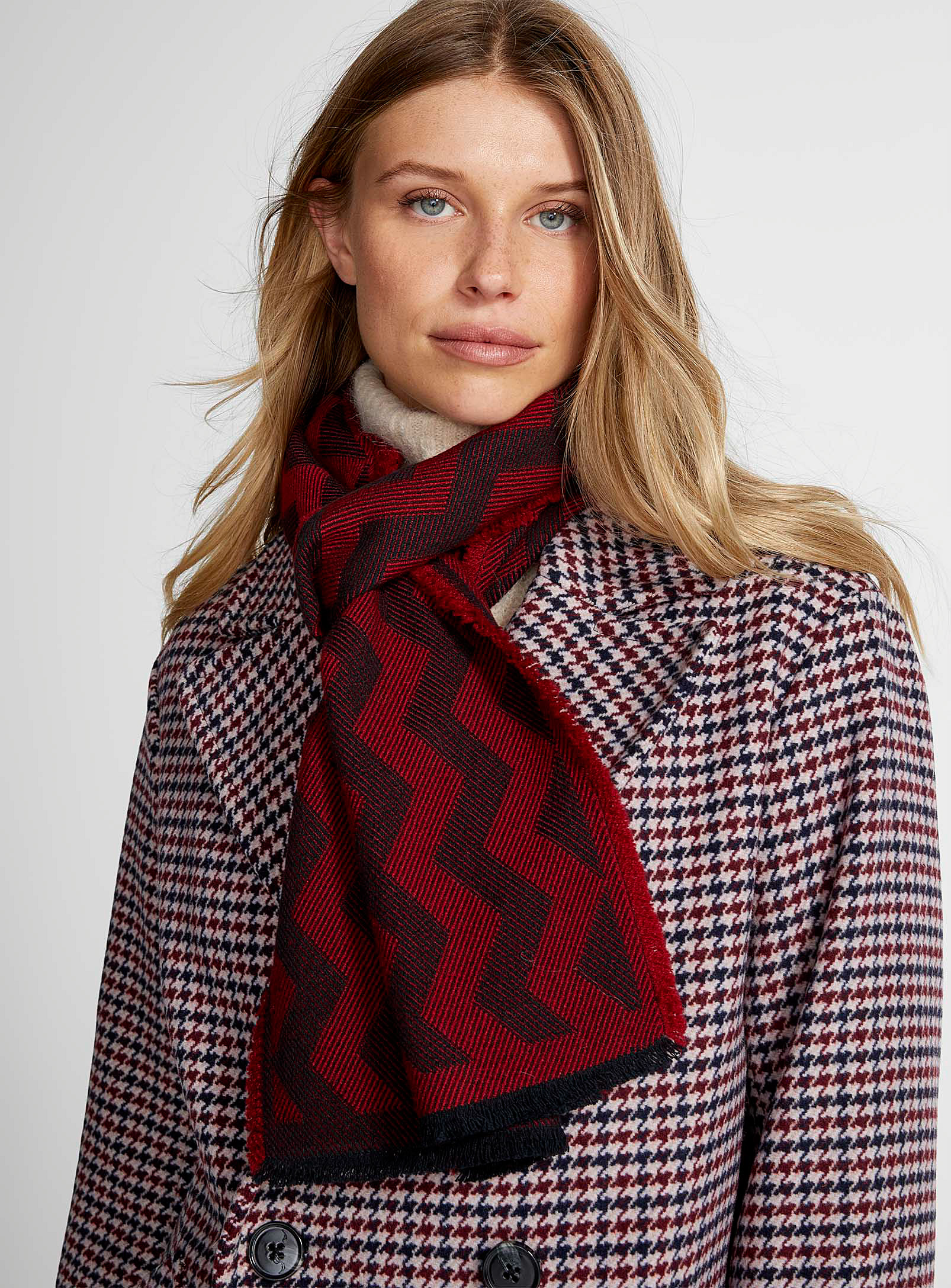 Lysanne Latulippe - Herringbone pattern scarlet cotton and merino scarf