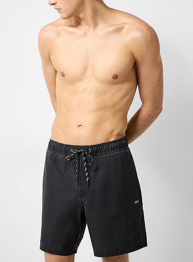 Le maillot short uni d&eacute;lav&eacute;