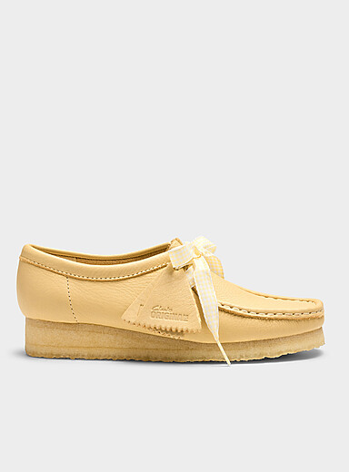 Clarks: La chaussure mocassin Wallabee cuir jaune beurre Femme Jaune ma&iuml;s - Vanille pour femme