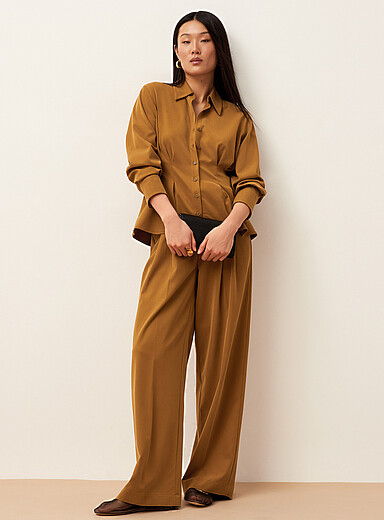Le pantalon large &agrave; plis ceinture cordon