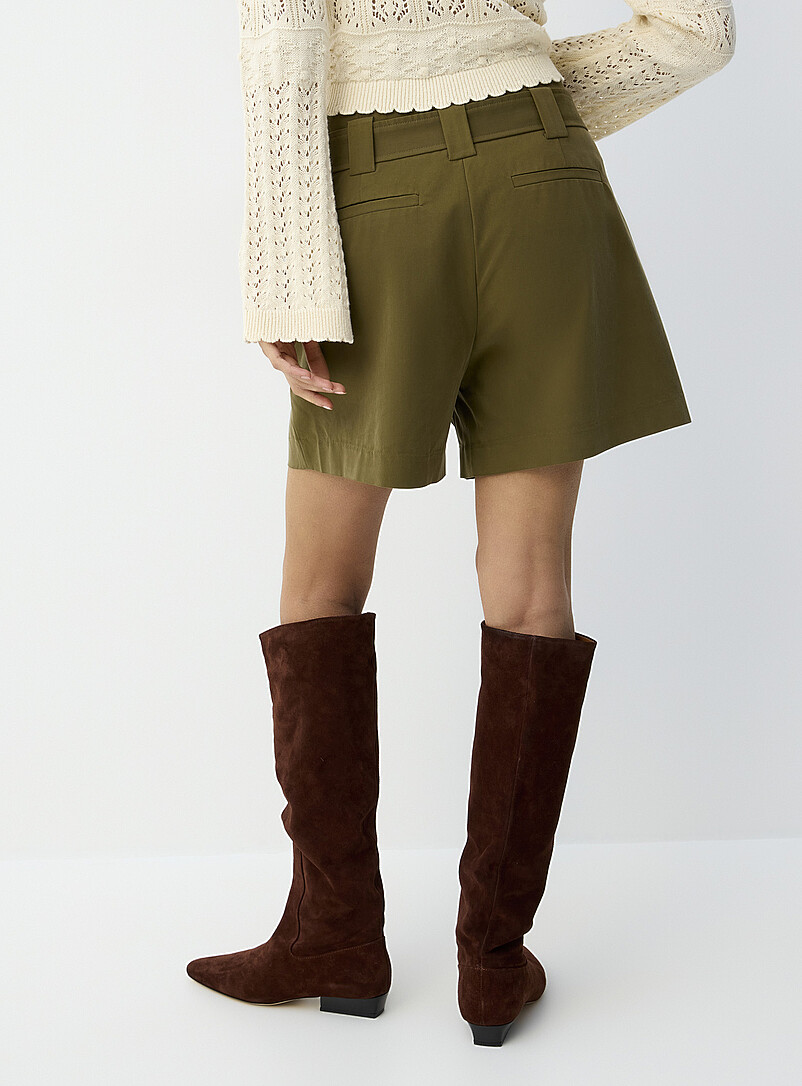 Ic&ocirc;ne: Le short ceintur&eacute; &agrave; plis Kaki - Sauge - Olive pour femme