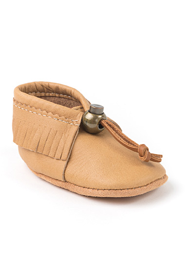 Le petit mocassin frang&eacute; Y&auml;nionyen' (ours) B&eacute;b&eacute;