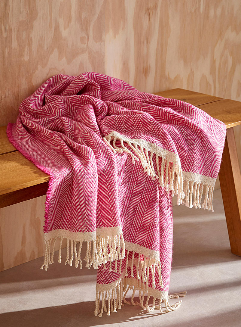Throw Blankets | Decor | Simons