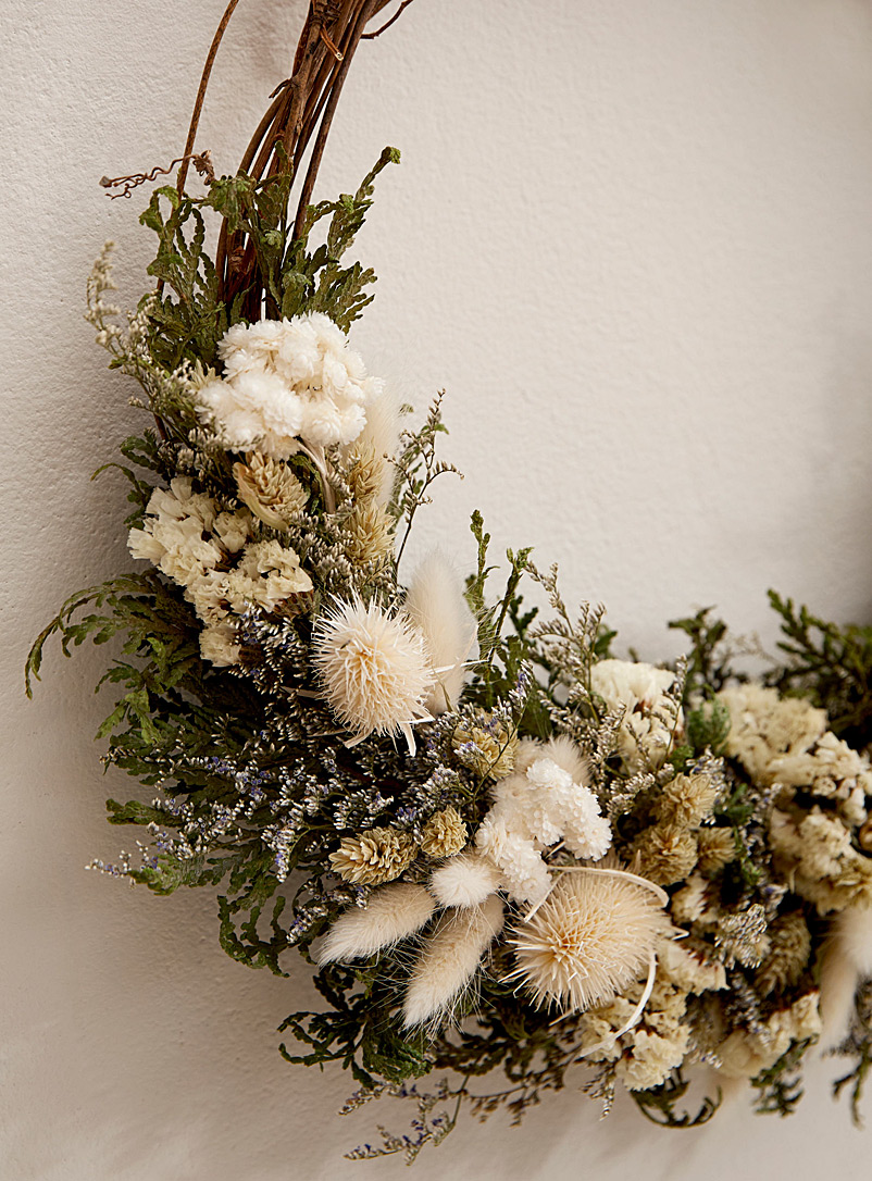 Le garde-fleurs Assorted Sia dried plant wreath