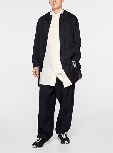 La longue chemise zipp&eacute;e &agrave; capuche graffiti Y-3 x Chito