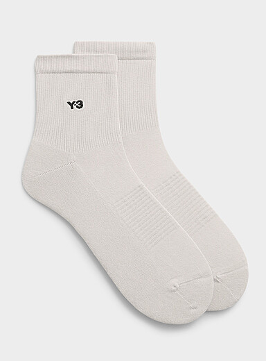 La chaussette courte c&ocirc;tel&eacute;e Y-3