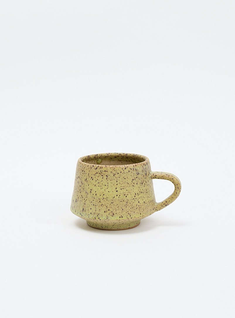 Kate Metten Ceramics: La tasse en grès minimaliste anse fine Vert