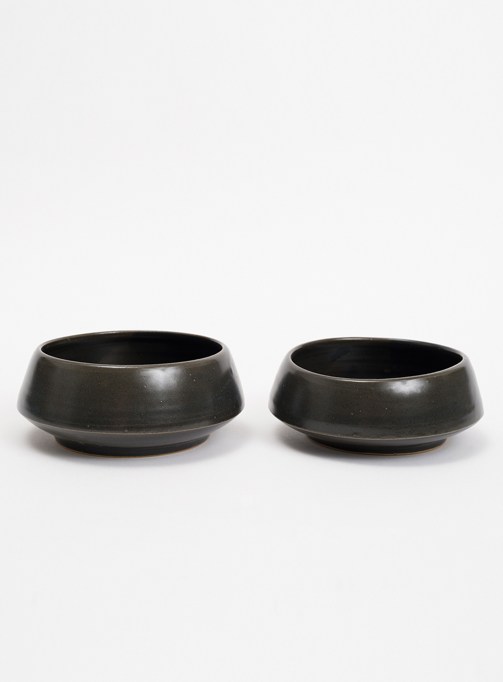 Kate Metten Ceramics Set Of 2 Minimalist Stoneware Serving Bowls In Black