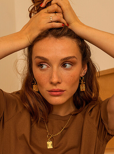 Les boucles d'oreilles or Navi