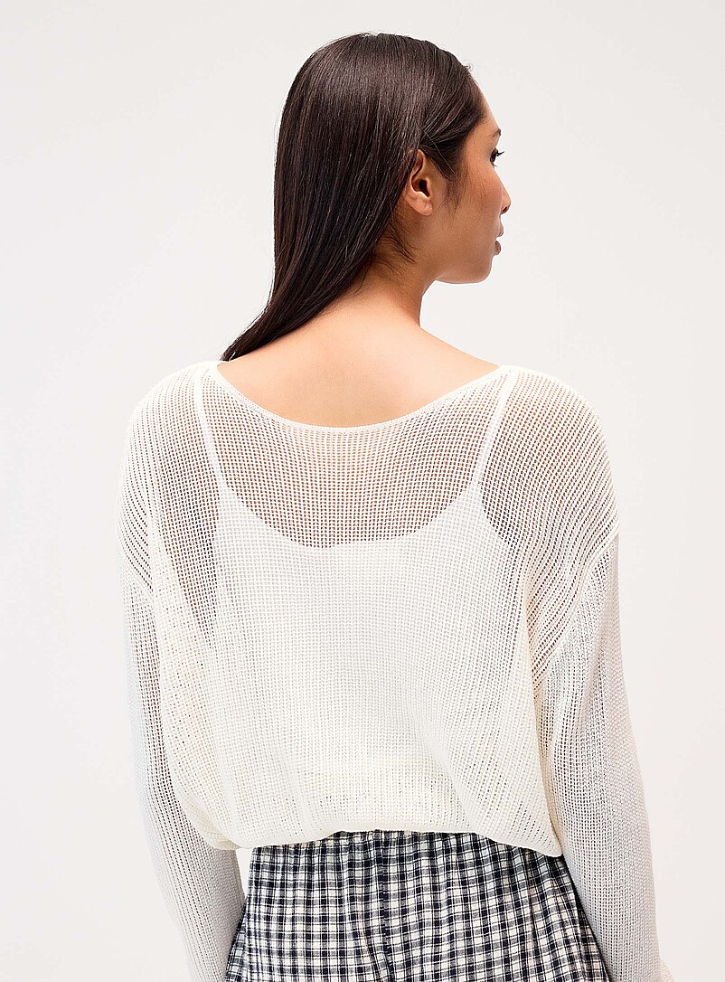 Twik: Le chandail effet superpos&eacute; tricot ajour&eacute; Blanc cass&eacute; pour femme
