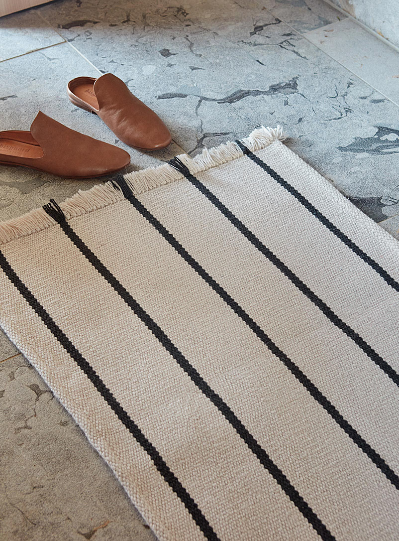 OYOY Living design Black and White Contrasting stripes woven bath mat 60 x 100 cm