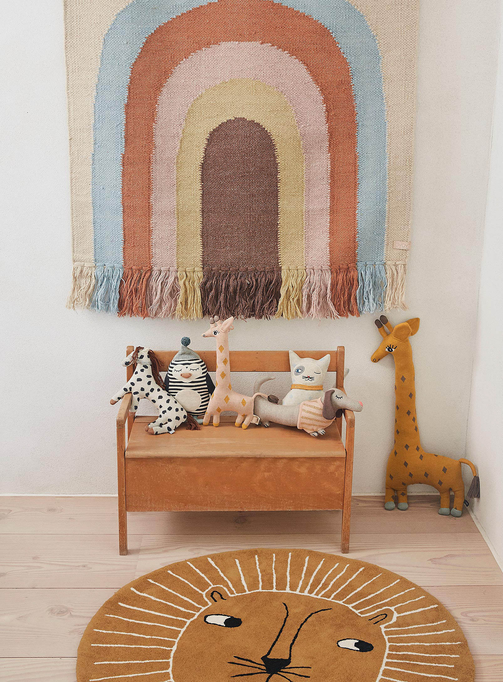 OYOY Living design - Playful lion circular rug 95 cm in diameter