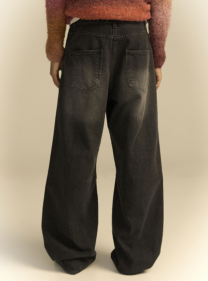 Faded darted-knee baggy jean Barrel fit Imported from Seoul product image 3