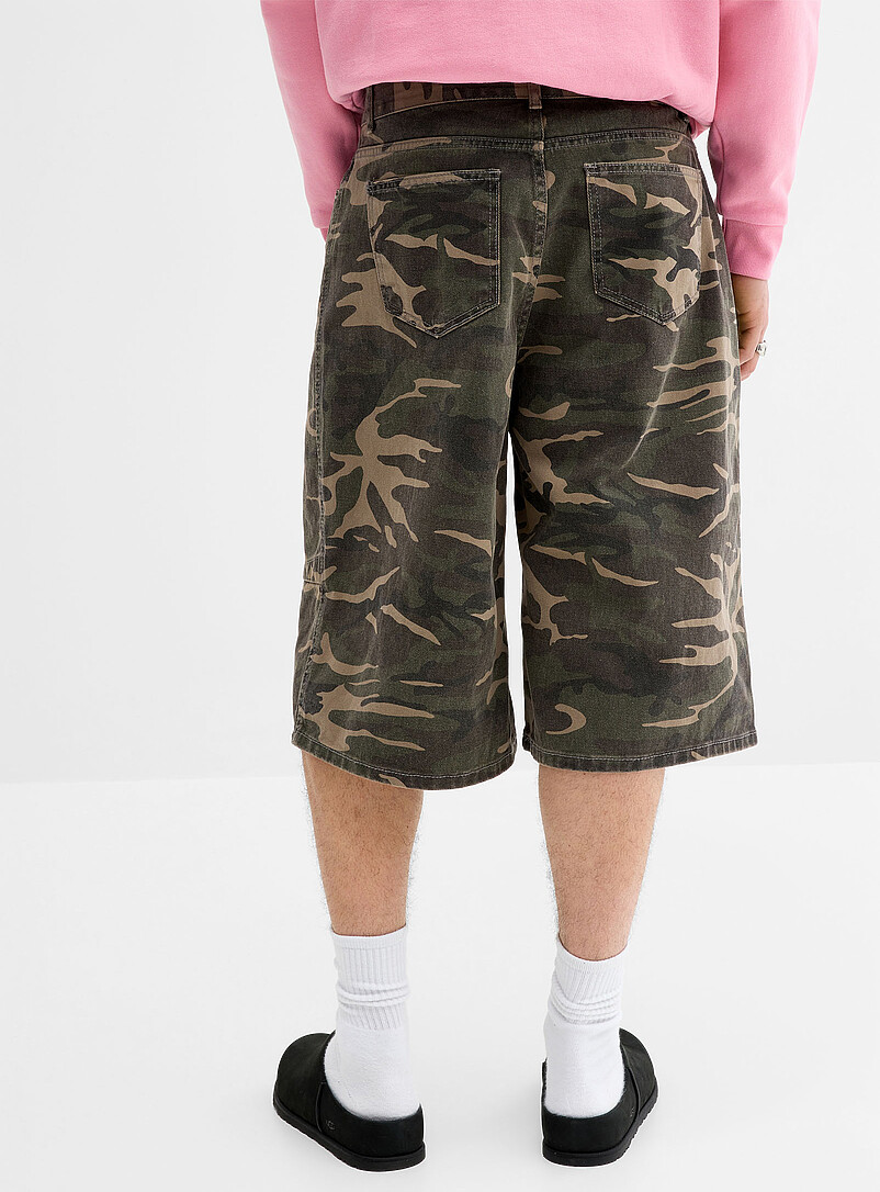 Camo darted-knee 16" jort Baggy fit Imported from Seoul product image 3