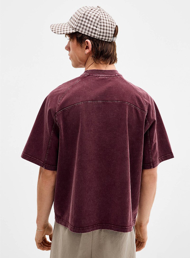 Djab: Le t-shirt court &agrave; panneaux d&eacute;lav&eacute; <b>Importation de S&eacute;oul</b> Rouge pour homme