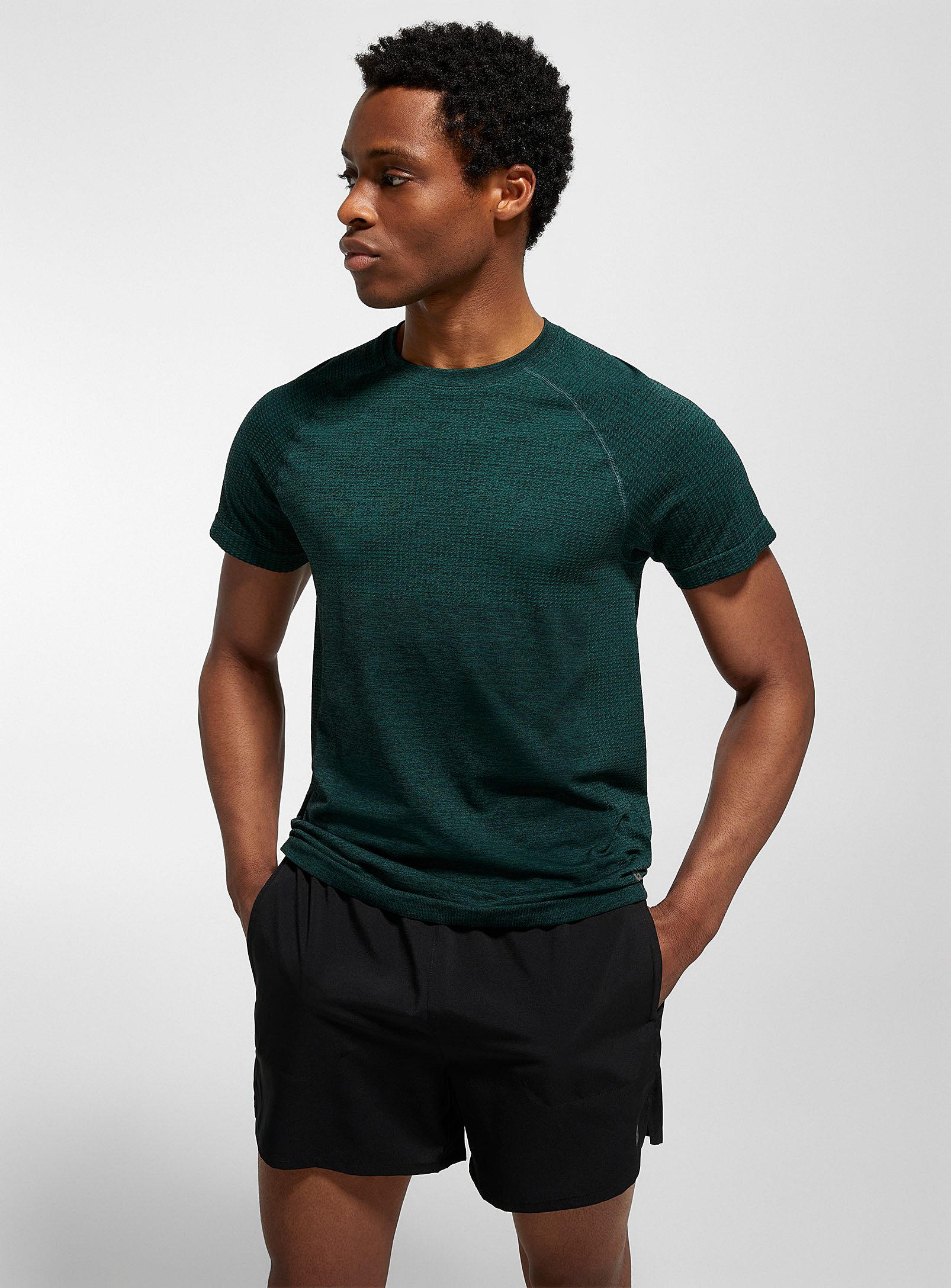 I.fiv5 Perforated Fitted Raglan Tee In Green