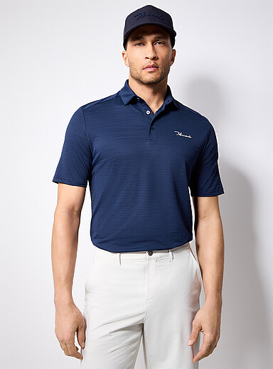 Le polo de golf microperfor&eacute; trame ray&eacute;e