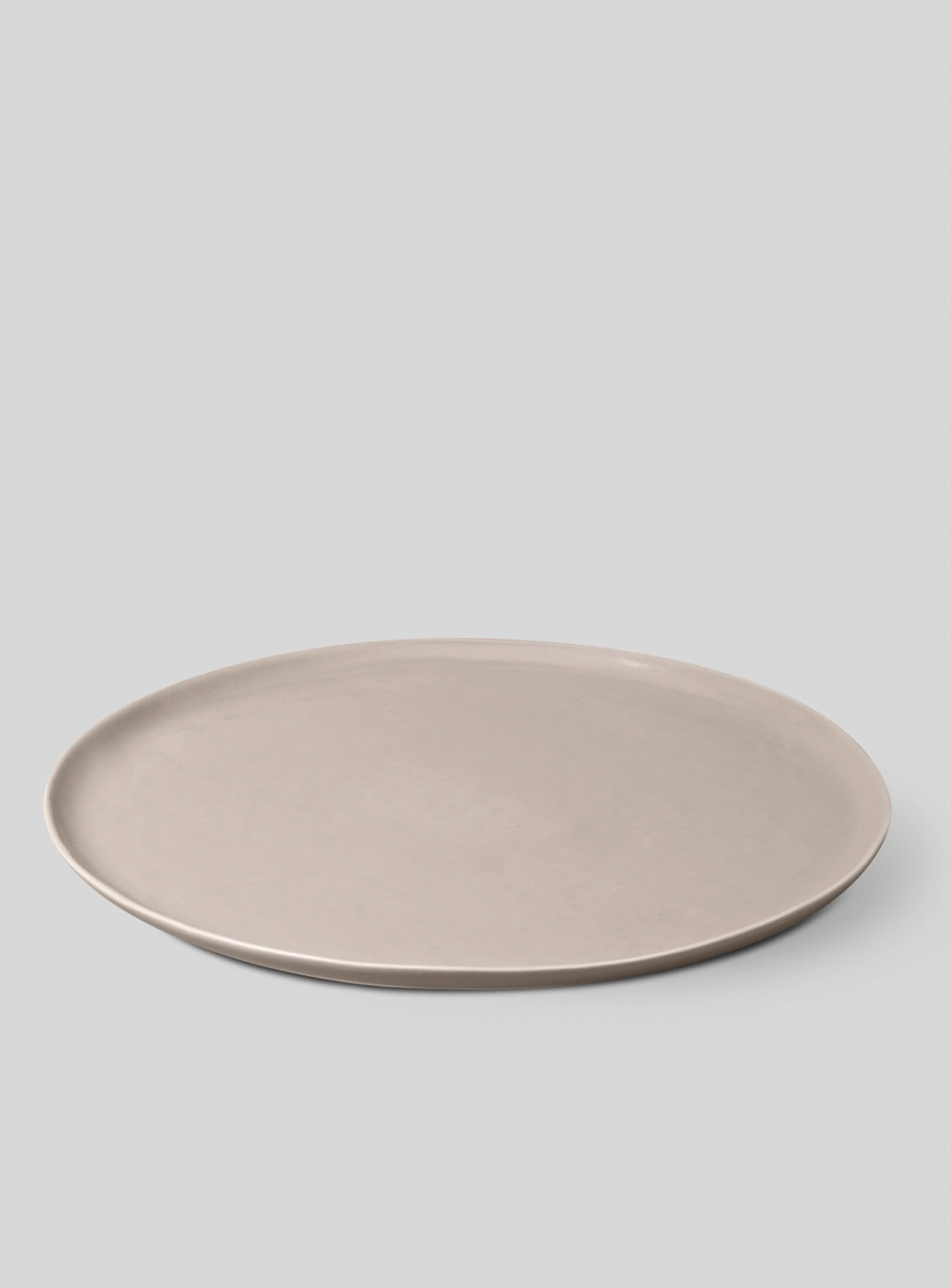 Fable Round Stoneware Serving Tray In Neutral