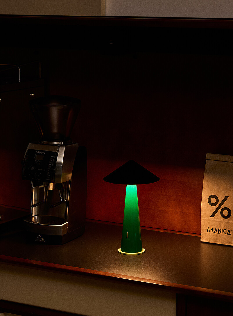 Simons Maison: La lampe portable DEL color&eacute;e Raisin - Pourpre fonc&eacute;