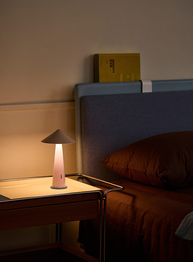 Simons Maison: La lampe portable DEL color&eacute;e Raisin - Pourpre fonc&eacute;