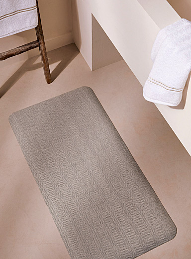 Simons Maison: Le tapis mousse confort chevrons 50 x 100 cm Gris &agrave; motifs