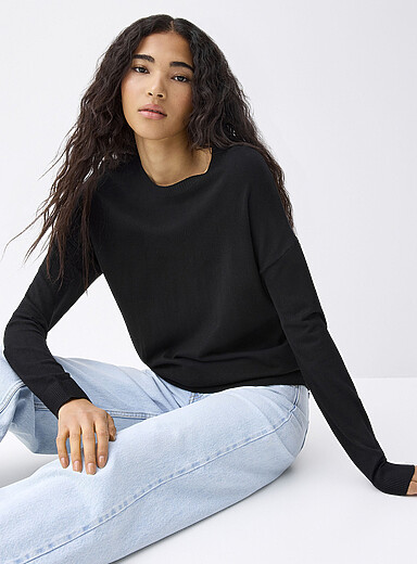 Loose crew-neck sweater