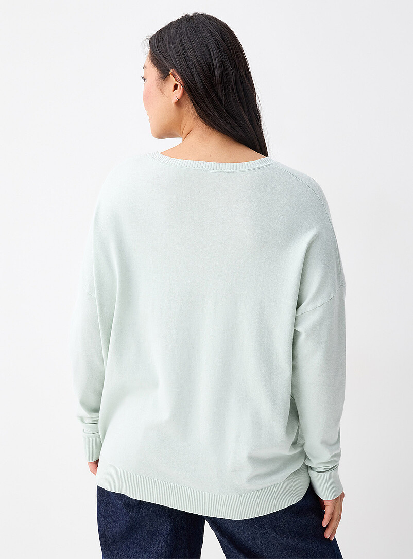 Twik: Le chandail ample col rond Vert assorti pour femme